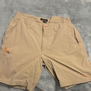Orvis Men's Beige Cargo Shorts